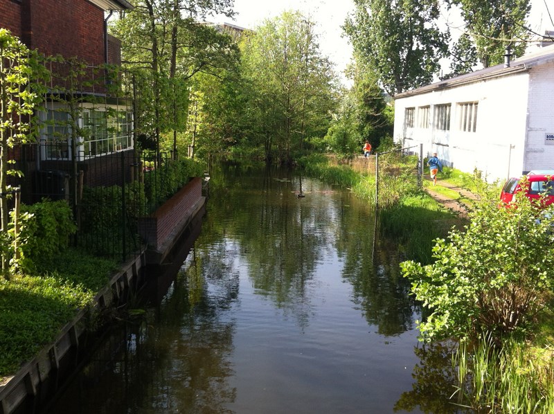 Omloop Oude Dorp zijde Vlamingstraat met rechts Kwik Fit