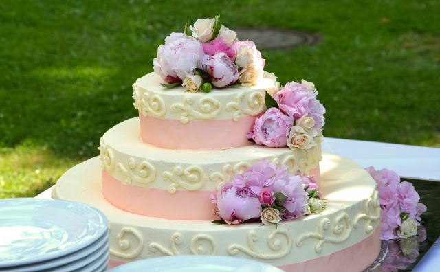 wedding cake congerdesign via Pixabay
