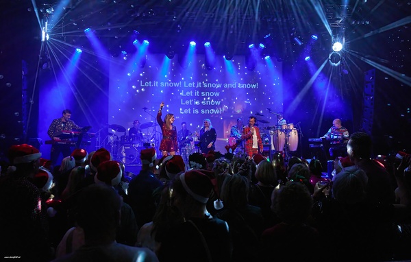 I AM MUSIC live band tijdens Christmas Singalong in Poppodium Boerderij