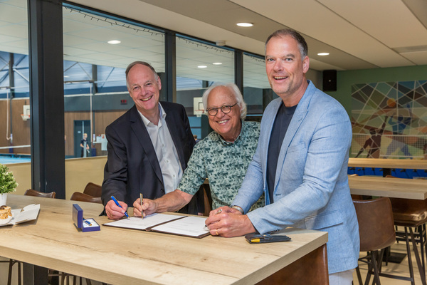 Foto ondertekening samenwerkingsovereenkomst Sportadviesraad