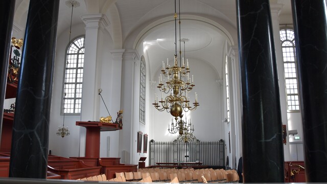 Foto Oude Kerk overzicht pilaren 1