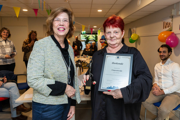 Uitreiking Chapeaubeeldje aan mevrouw Minneboo 014