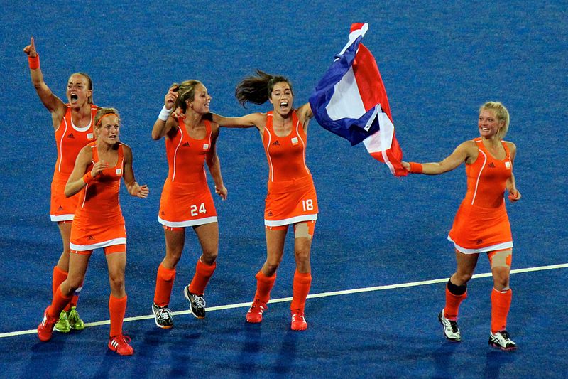 800px-Netherlands womens hockey celebrate - 2012 Olympics